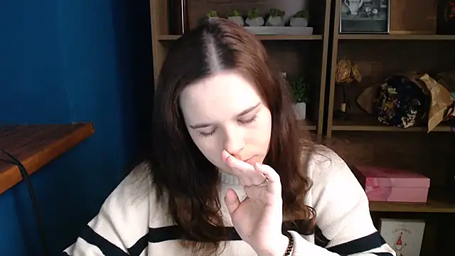 mini girly online show from 12.17.25