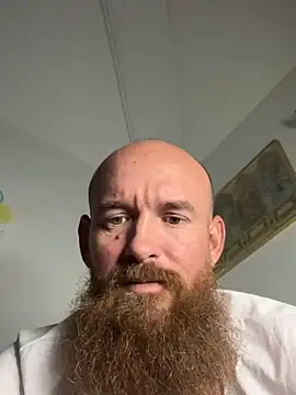 Snapshot of 32XRedBeard chatting on 01.08.25 32XRedBeard online show from 01.08.25