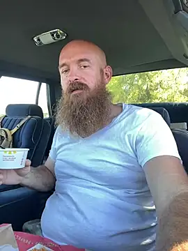 Snapshot of 32XRedBeard chatting on 03.06.25 32XRedBeard online show from 03.06.25