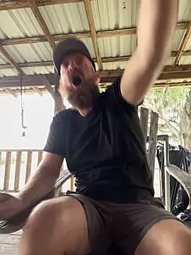 Snapshot of 32XRedBeard chatting on 11.23.25 32XRedBeard online show from 11.23.25