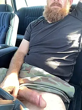 Snapshot of 32XRedBeard chatting on 11.30.25 32XRedBeard online show from 11.30.25