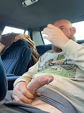 Snapshot of 32XRedBeard chatting on 02.23.26 32XRedBeard online show from 02.23.26