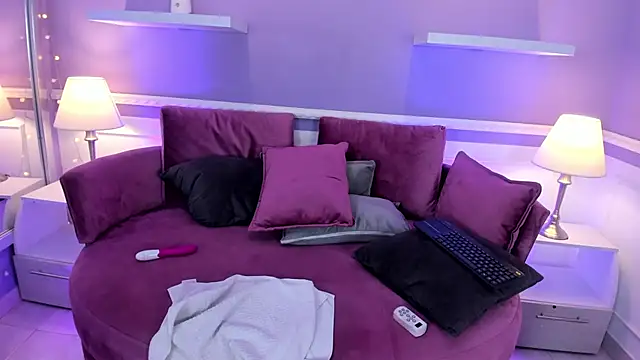 Emma Walkerr  online show from 02.14.25