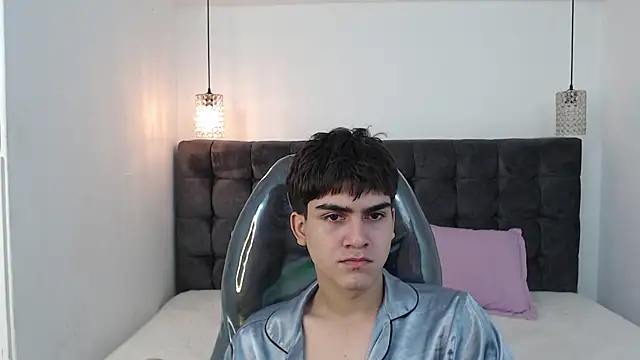 Tommy18   online show from 01.09.25