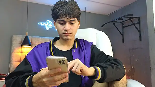 Tommy18   online show from 02.08.25