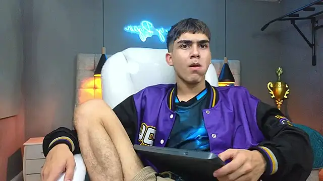 Tommy18   online show from 02.14.25