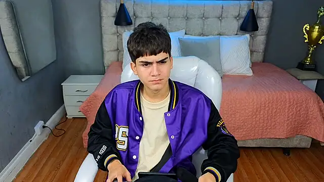 Tommy18   online show from 03.11.25