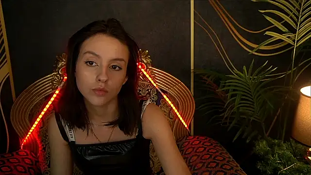 Snapshot of AnnaElys chatting on 02.05.25 AnnaElys online show from 02.05.25