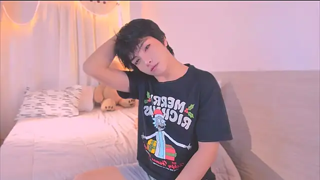 AllanYong18 online show from 11.13.25