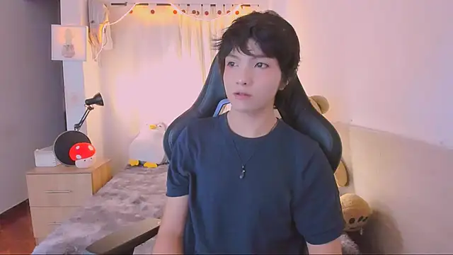 AllanYong18 online show from 04.09.26