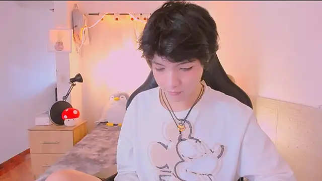 AllanYong18 online show from 04.10.26