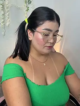 Snapshot of karla_hotgirl chatting on 05.13.26 karla hotgirl online show from 05.13.26