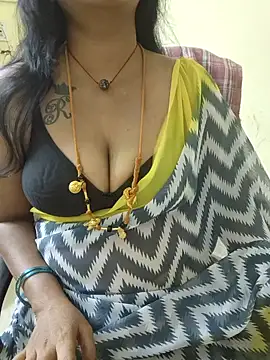 Snapshot of sriyazhini chatting on 02.13.25 sriyazhini online show from 02.13.25