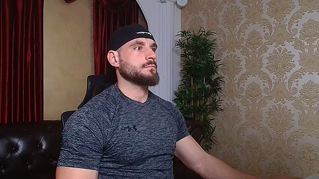 Snapshot of AdamJamesonn chatting on 03.08.25 AdamJamesonn online show from 03.08.25