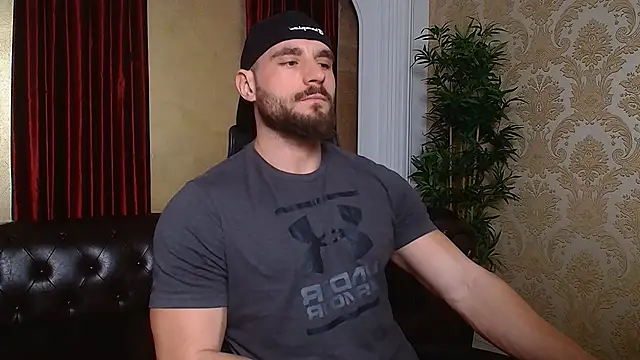 Snapshot of AdamJamesonn chatting on 03.10.25 AdamJamesonn online show from 03.10.25