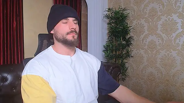 Snapshot of AdamJamesonn chatting on 03.11.25 AdamJamesonn online show from 03.11.25