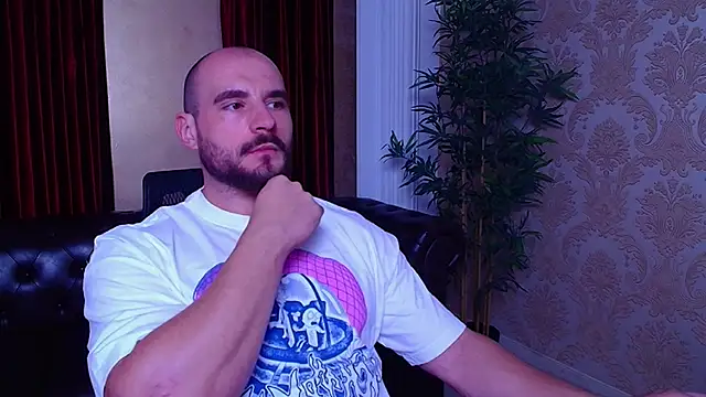 Snapshot of AdamJamesonn chatting on 09.13.25 AdamJamesonn online show from 09.13.25