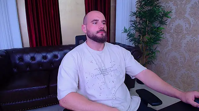 Snapshot of AdamJamesonn chatting on 10.09.25 AdamJamesonn online show from 10.09.25