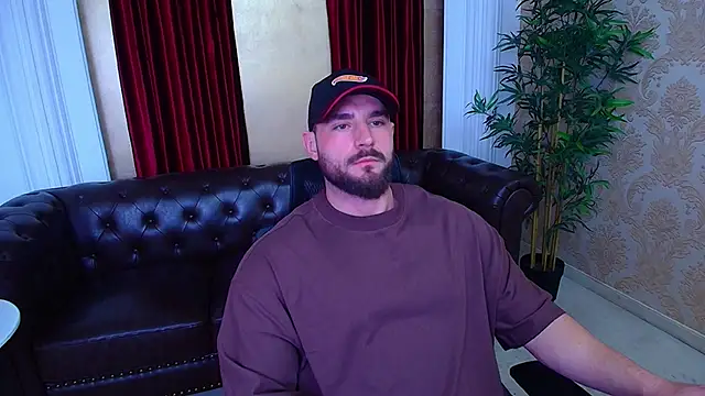 Snapshot of AdamJamesonn chatting on 11.05.25 AdamJamesonn online show from 11.05.25