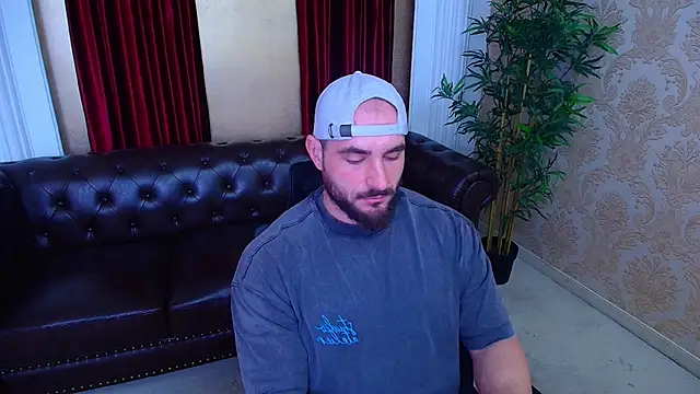 Snapshot of AdamJamesonn chatting on 11.06.25 AdamJamesonn online show from 11.06.25