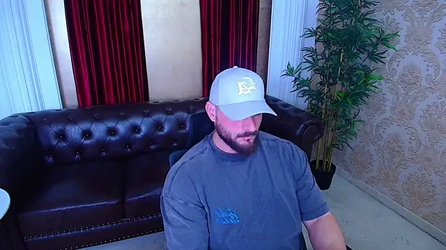 Snapshot of AdamJamesonn chatting on 11.11.25 AdamJamesonn online show from 11.11.25