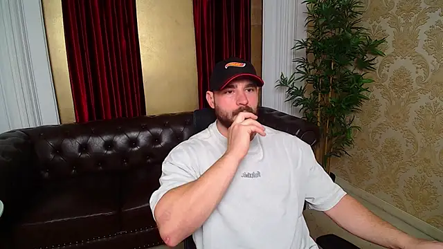 Snapshot of AdamJamesonn chatting on 11.17.25 AdamJamesonn online show from 11.17.25