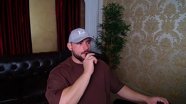 Snapshot of AdamJamesonn chatting on 11.22.25 AdamJamesonn online show from 11.22.25