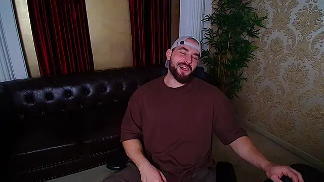 Snapshot of AdamJamesonn chatting on 11.28.25 AdamJamesonn online show from 11.28.25