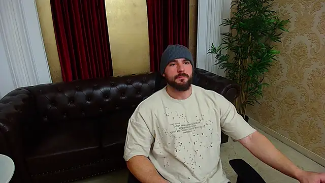 Snapshot of AdamJamesonn chatting on 12.04.25 AdamJamesonn online show from 12.04.25