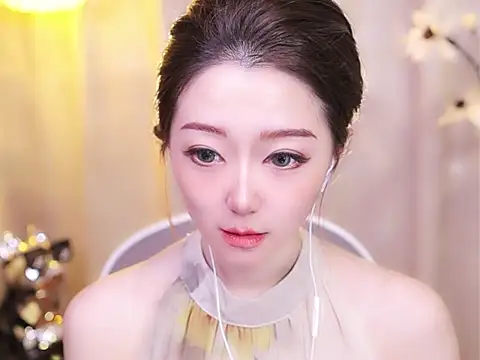 Snapshot of Zoe-99 chatting on 03.05.25 Zoe-99 online show from 03.05.25