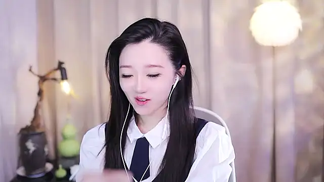 Snapshot of Zoe-99 chatting on 11.04.25 Zoe-99 online show from 11.04.25