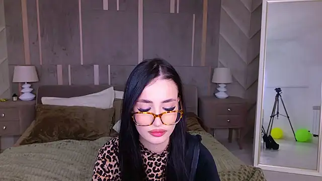 EmmaLawrens online show from 02.12.25