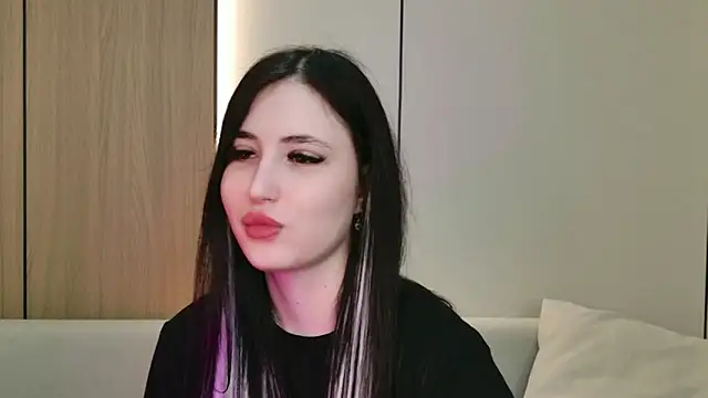 EmmaLawrens online show from 04.05.26