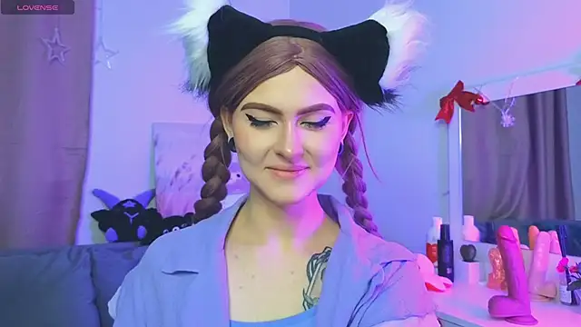 Snapshot of Emily__Mooree chatting on 01.20.25 Emily Mooree online show from 01.20.25