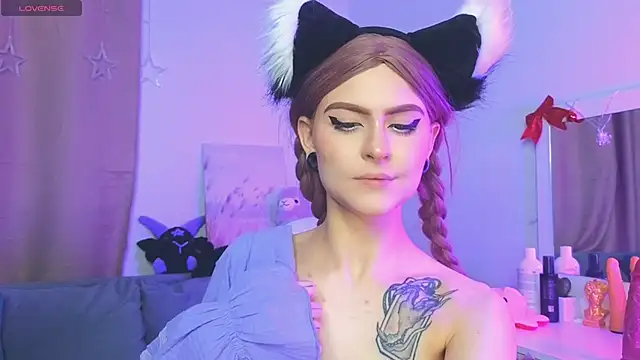 Snapshot of Emily__Mooree chatting on 01.20.25 Emily Mooree online show from 01.20.25