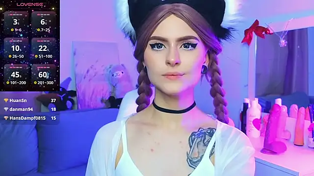 Snapshot of Emily__Mooree chatting on 01.24.25 Emily Mooree online show from 01.24.25