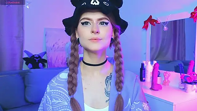 Snapshot of Emily__Mooree chatting on 01.26.25 Emily Mooree online show from 01.26.25