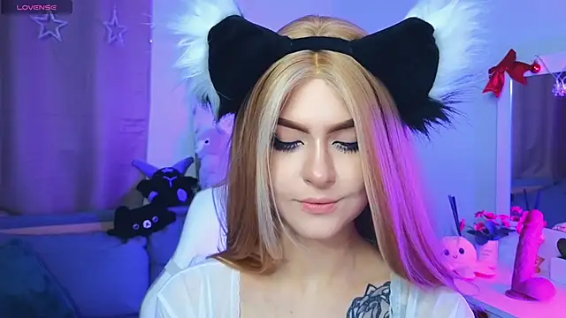 Snapshot of Emily__Mooree chatting on 02.02.25 Emily Mooree online show from 02.02.25