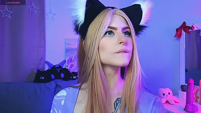 Snapshot of Emily__Mooree chatting on 02.08.25 Emily Mooree online show from 02.08.25