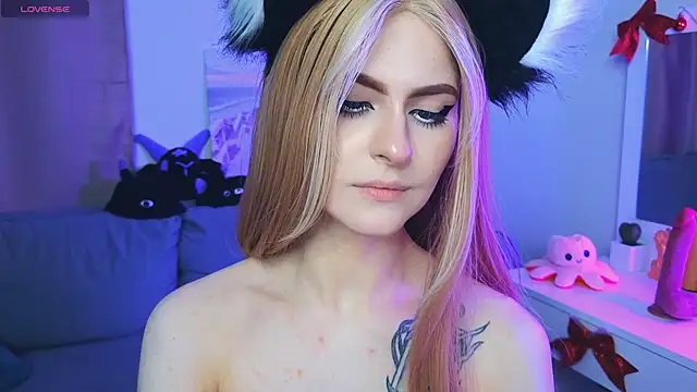 Snapshot of Emily__Mooree chatting on 02.08.25 Emily Mooree online show from 02.08.25