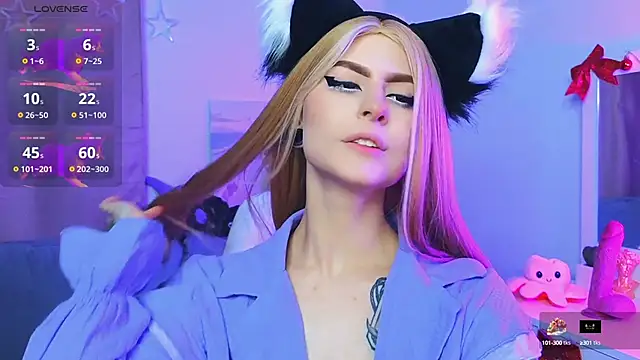 Snapshot of Emily__Mooree chatting on 02.10.25 Emily Mooree online show from 02.10.25