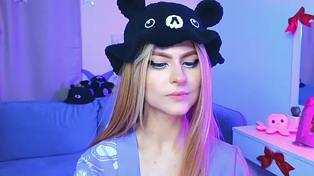 Snapshot of Emily__Mooree chatting on 02.11.25 Emily Mooree online show from 02.11.25