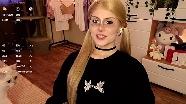 Snapshot of Emily__Mooree chatting on 10.08.25 Emily Mooree online show from 10.08.25