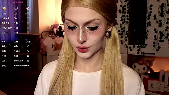 Snapshot of Emily__Mooree chatting on 10.09.25 Emily Mooree online show from 10.09.25