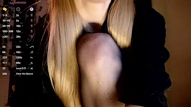 Snapshot of Emily__Mooree chatting on 10.11.25 Emily Mooree online show from 10.11.25