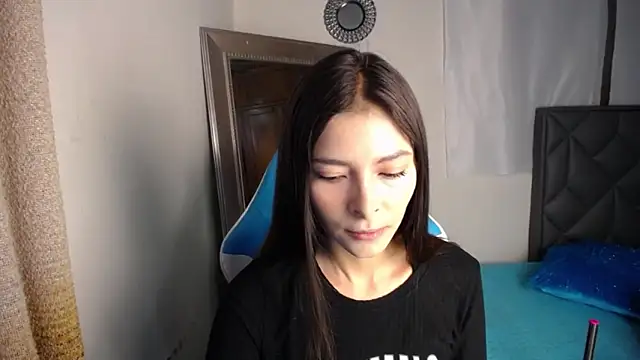 Snapshot of Aleska_Miami chatting on 10.20.25 Aleska Miami online show from 10.20.25