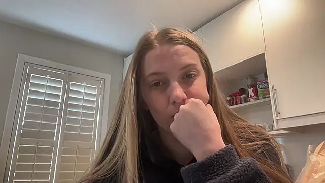 Snapshot of Ella-82 chatting on 02.24.25 Ella-82 online show from 02.24.25