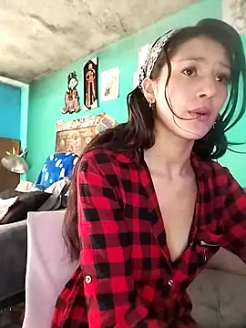 Snapshot of Cleo_Hott chatting on 11.04.25 Cleo Hott online show from 11.04.25