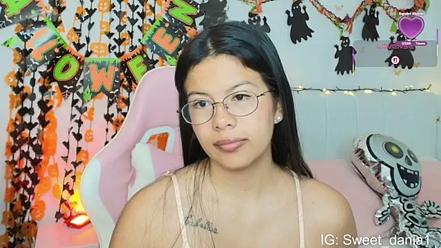 sweet dania  online show from 10.28.25