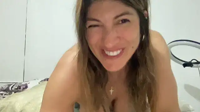 LunaBeya online show from 09.18.25